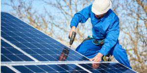 Installation Maintenance Panneaux Solaires Photovoltaïques à Arpajon-sur-Cere